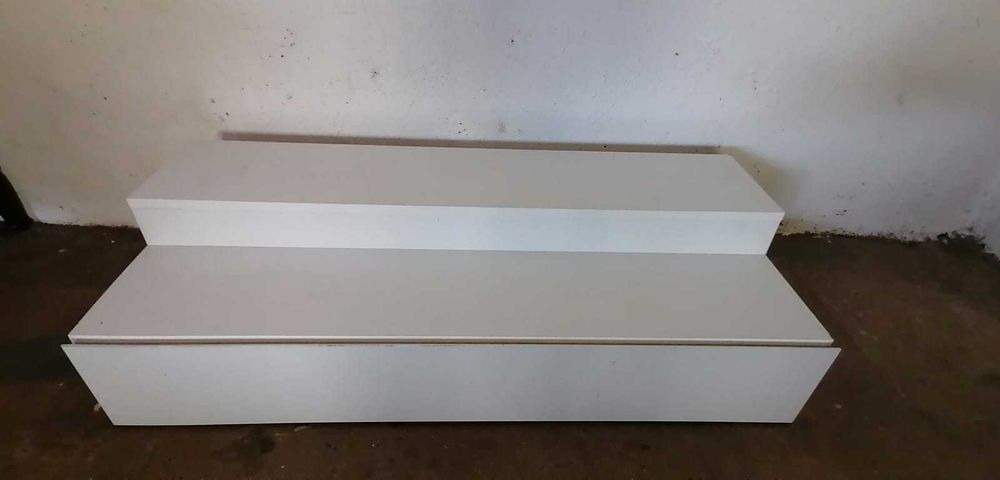 Moveis expositores 2 com gaveta e 1 com espelho