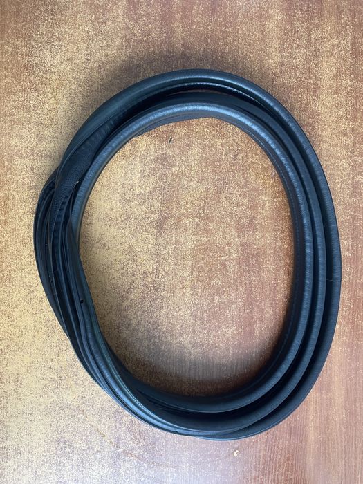 Ущільнювач задніх дверей Peugeot 5008