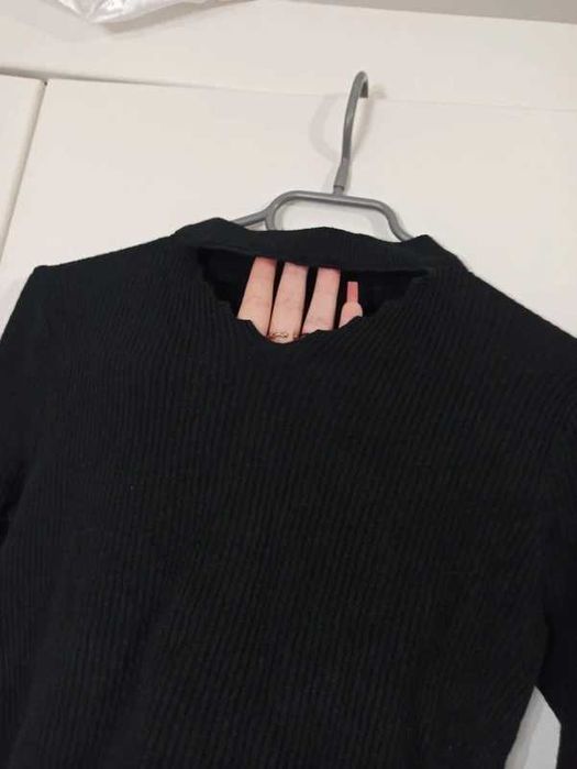 koszulka z wycięciem pod szyją