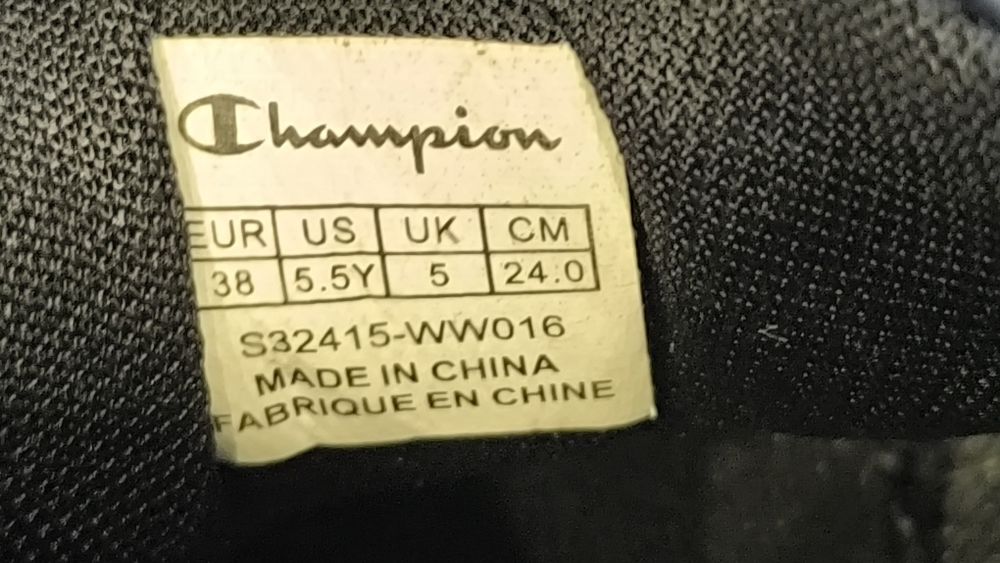 Buty sportowe chłopięce 38 czarno-białe