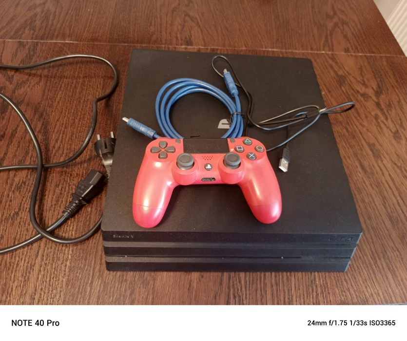 Sprzedam PS4 Pro
