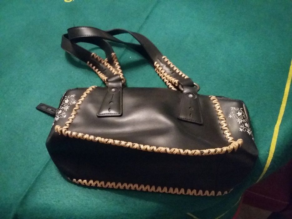 Vende-se mala de senhora R&B