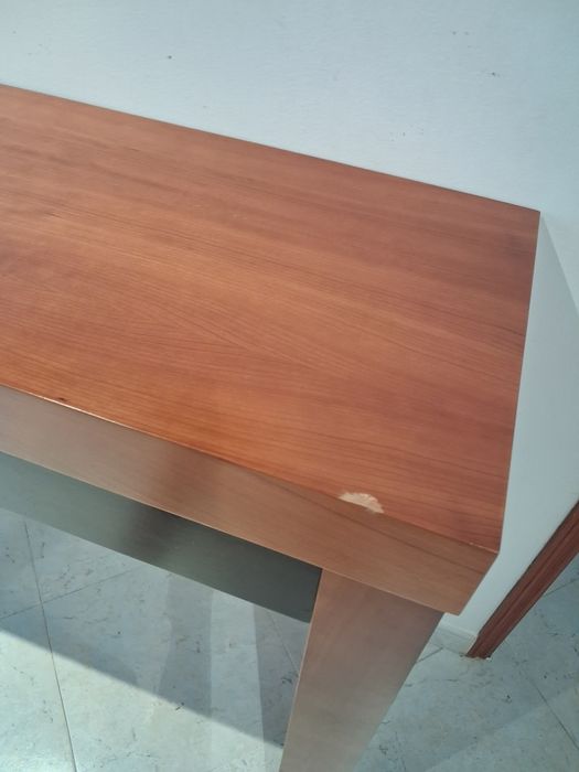 Aparador em Madeira com Espelho – Design Moderno e Elegante