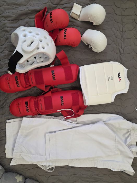 Карате, амуніція, фути, перчатки, шолом, кімано