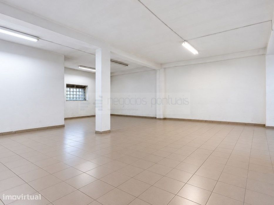 Oportunidade de Investimento | T3 + T1 + Armazém | Braga