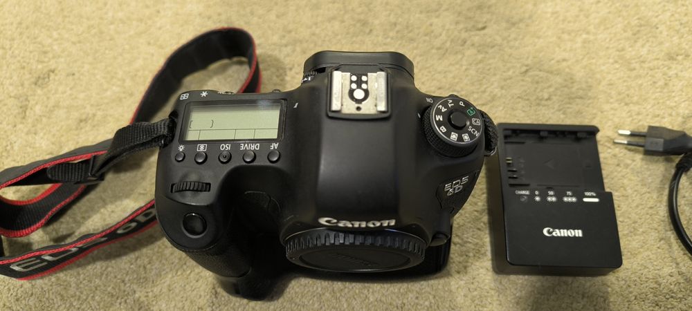 Canon 6D + Grip + 4 baterias e carregador original