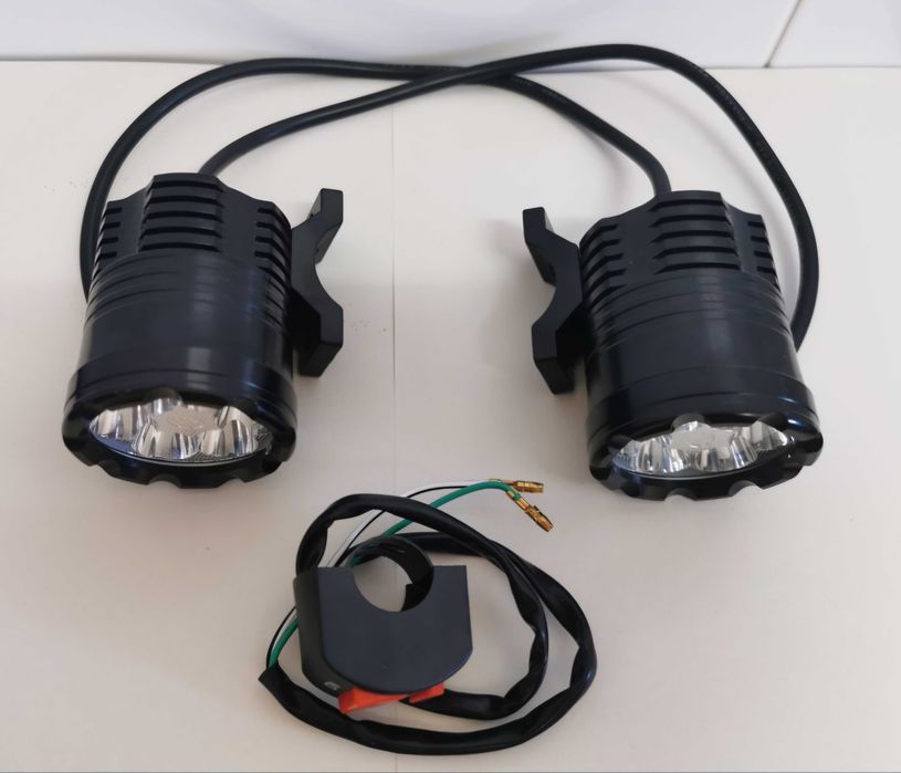 Faróis Universais Auxiliares / Nevoeiro leds / Motos / Motas ( NOVOS )