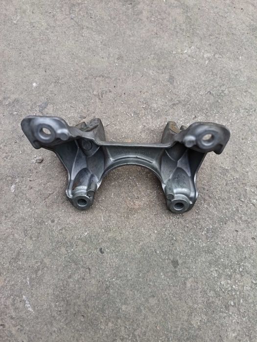 Кронштейн кпп bmw e90,91,92 e84 X1