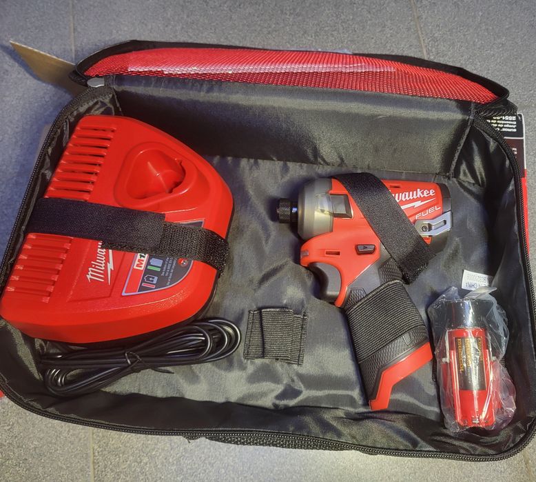 Milwaukee 2551 імпакт шуруповерт гідравлічний