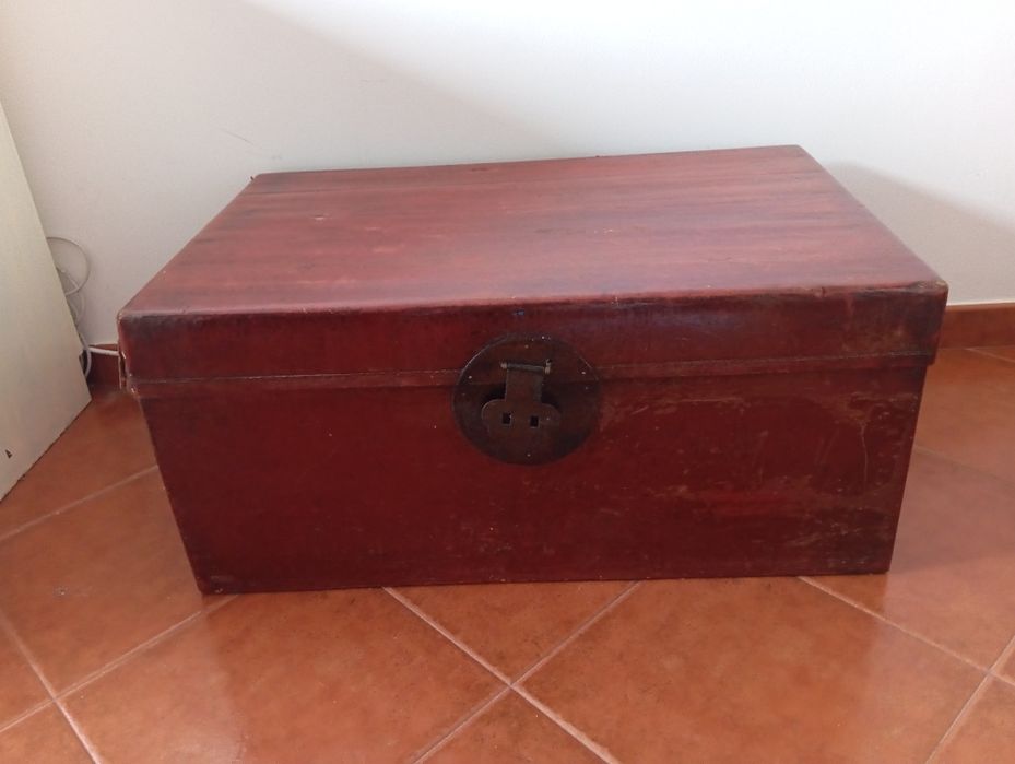 Baú vintage vermelho