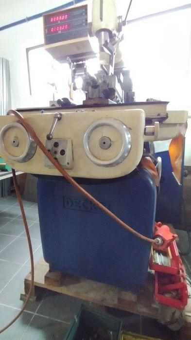 Fresadora Universal Deckel (Usada) c/ Ferramenta