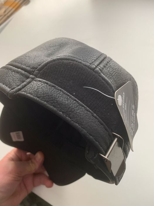 Зимова кепка шкіряна з вушками