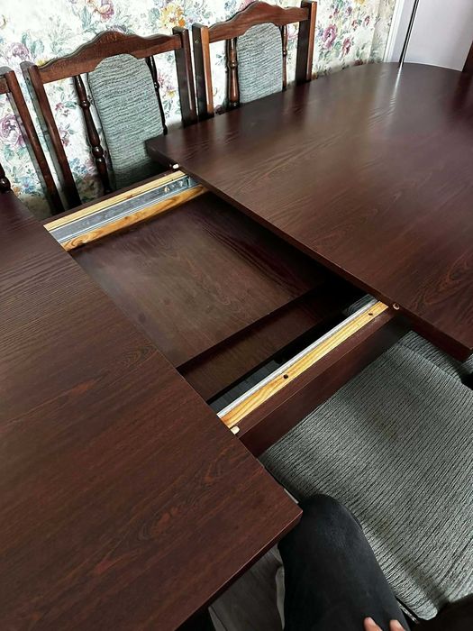 Stół z kompletem 8 krzeseł