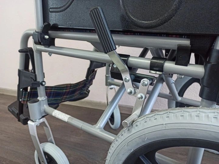 Крісло-каталка інвалідна TAW907LABH