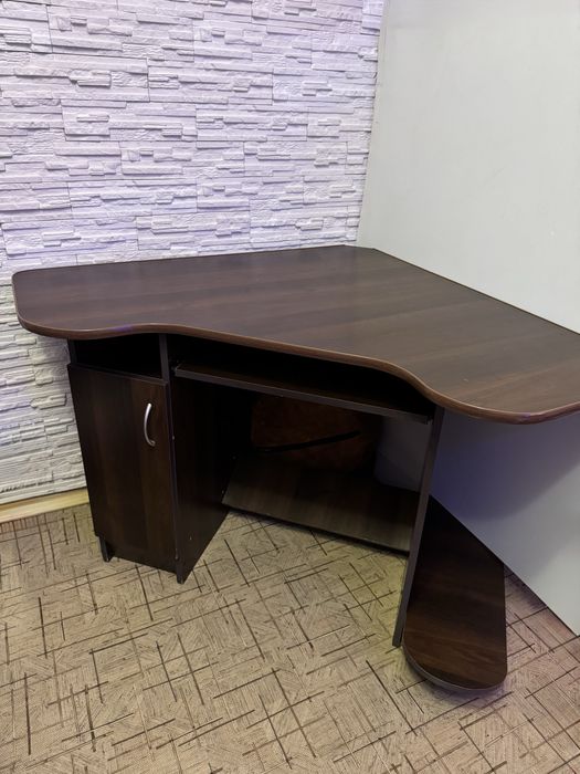 Стол угловой компьютерный