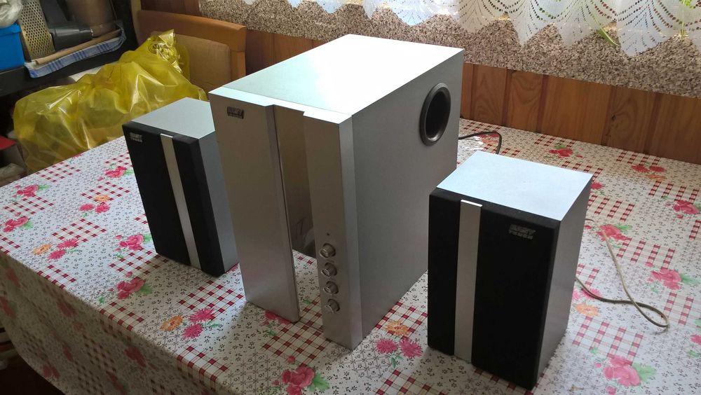 Głośniki aktywne z subwooferem 2+1