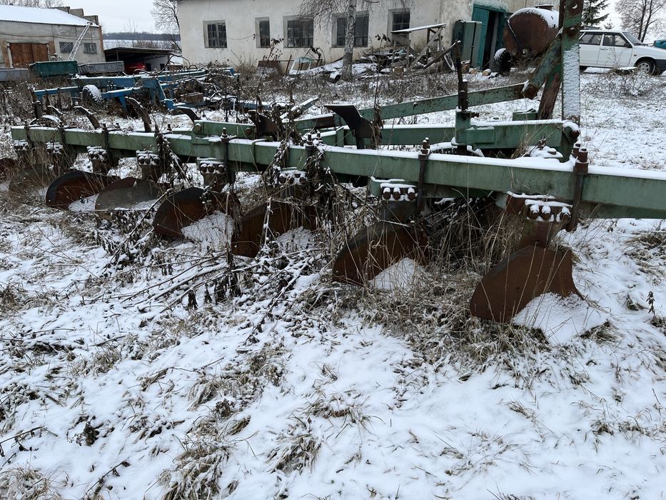 Продам плуг 8-40