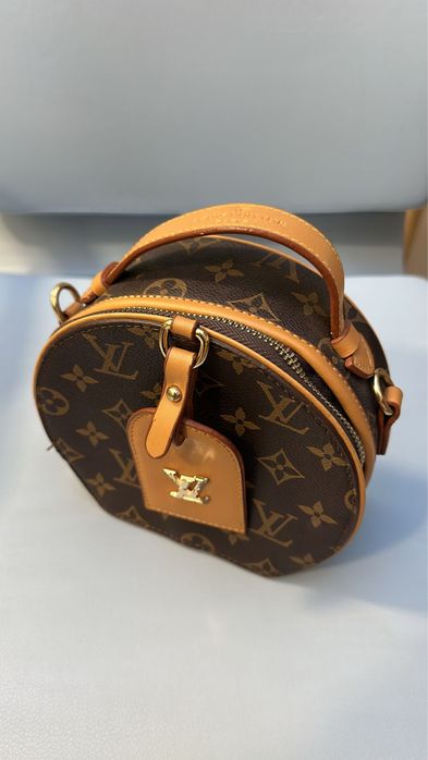 Bolsa chique redonda estruturada