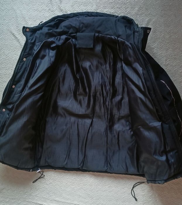 Ciepła zimowa kurtka typu bomber / puffer z kapturem - stylowa i wygodna