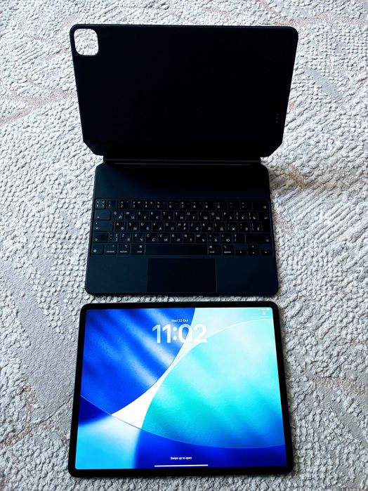iPad 12.9 Pro, iPad 11 Pro + Magic Keyboard