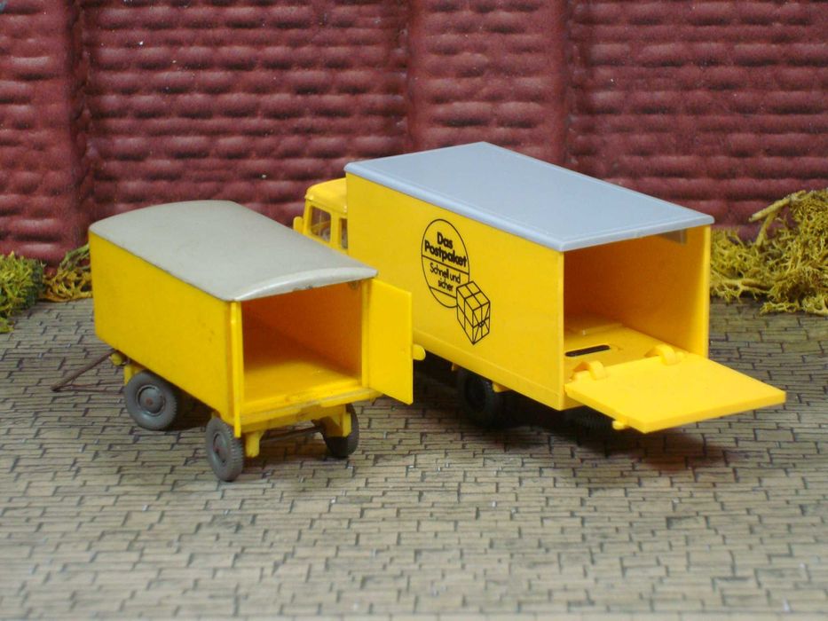 Wiking 550 - Magirus / Camião Postal c/ Reboque "Deutsche Post"/ Usado