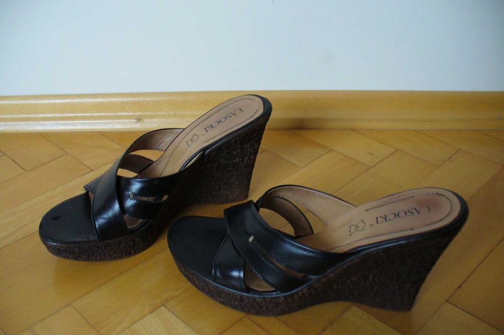 Lasocki klapki na koturnie rozmiar 39