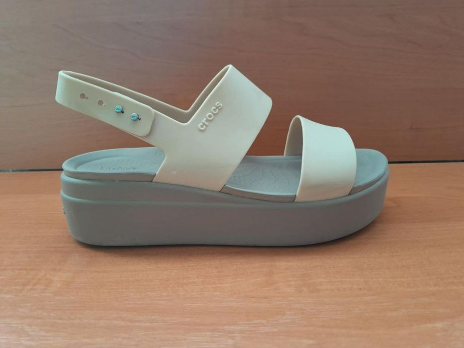 Жіночі сандалі Crocs Brooklyn Low Wedge Sandal