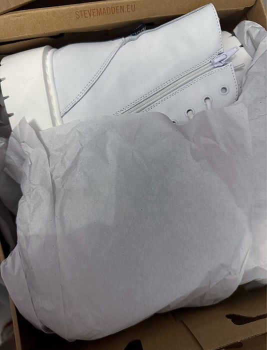 Nowe białe skórzane botki/workery Steve Madden