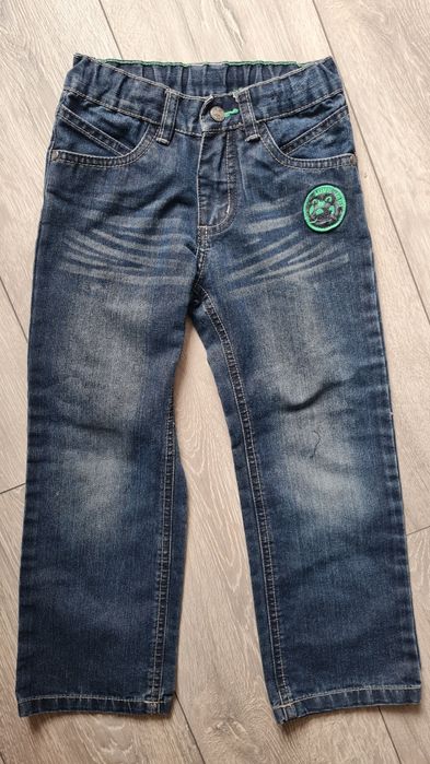 Granatowe jeansy