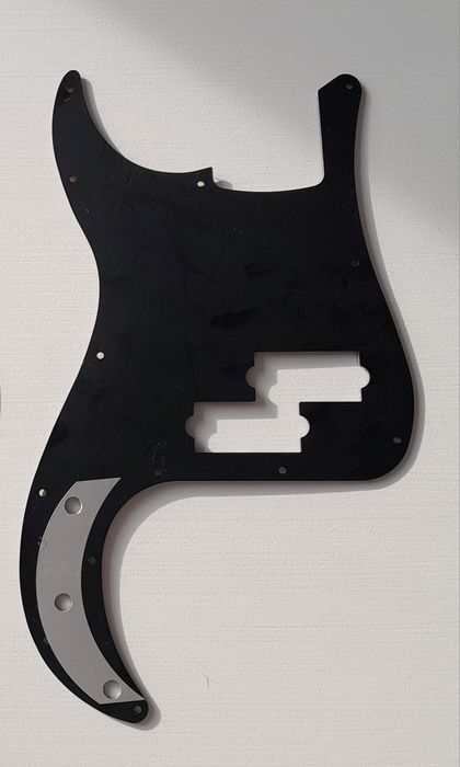 Black 3 Ply Pickguard до Precision Bass