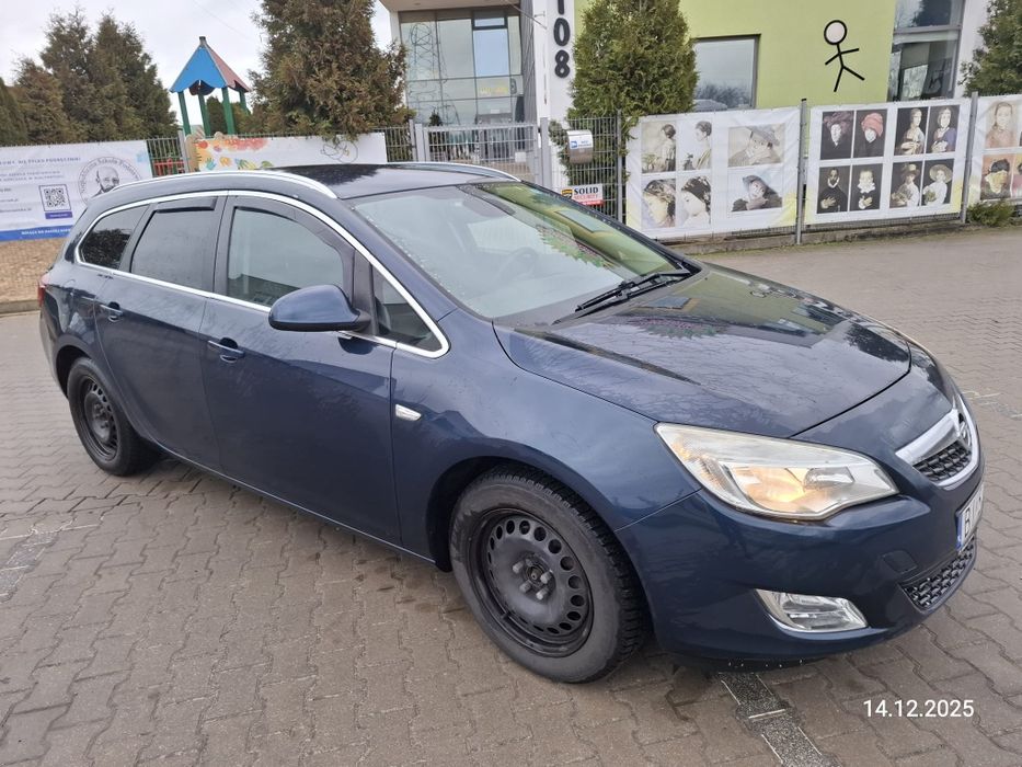 Opel Astra J 1.6 z lpg Sports Tourer 2012 rok