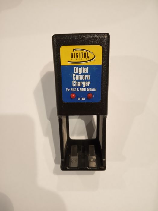 Carregador de pilhas AA