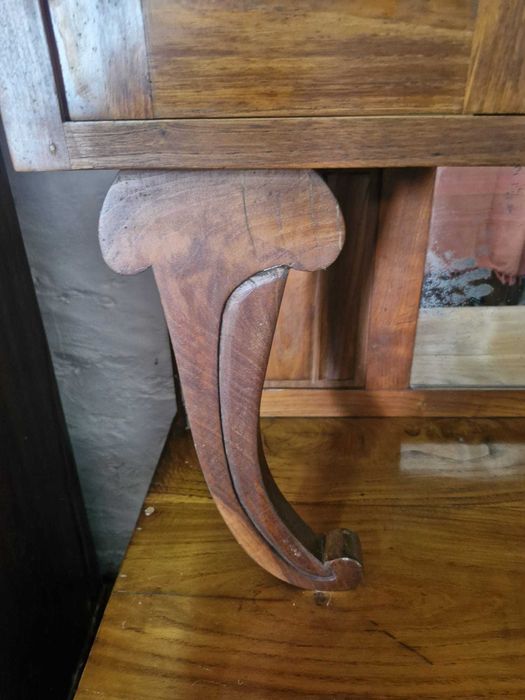 Cristaleira antiga para restauro