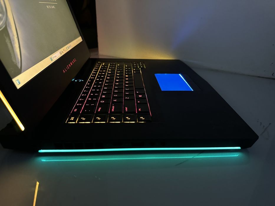 ALIENWARE  / GTX 1070 8gb / Core i7 / 16gb /SSD+1 TB HDD