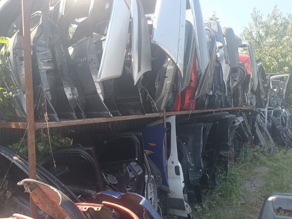Двері передні задні праві ліві на різні моделі авто