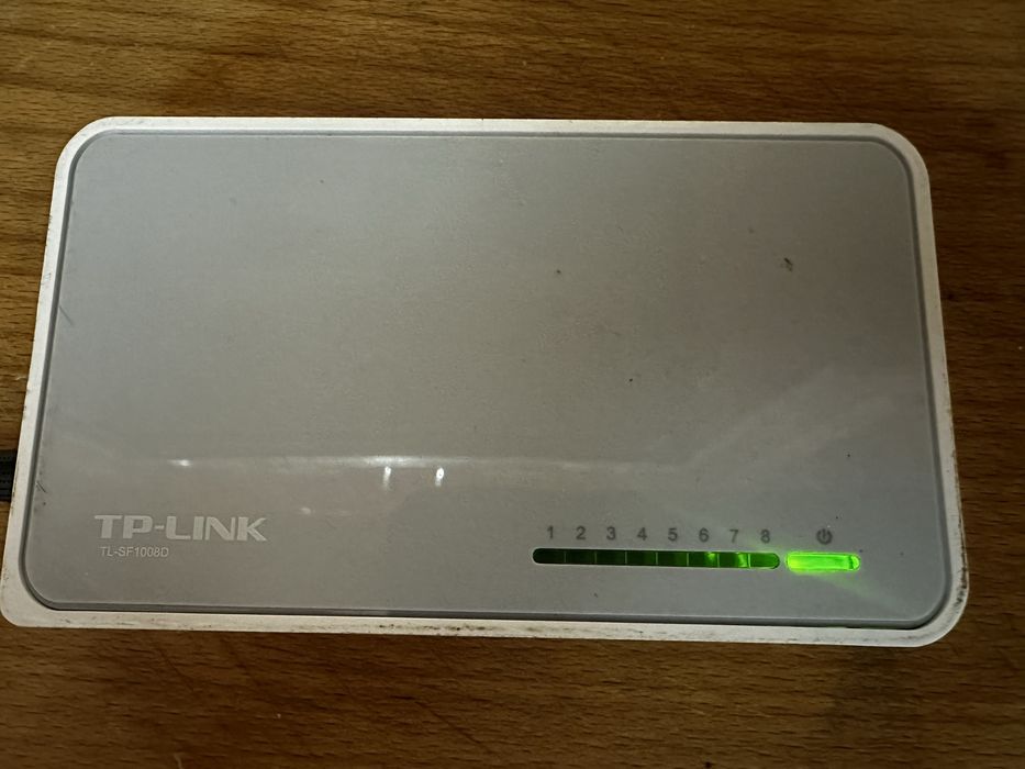 Робочий б/у коммутатор TP-Link TL-SF1008D
