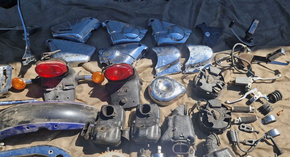 Suzuki VZ800 MARAUDER oparcie zębatka set osłona boczek zacisk lustro