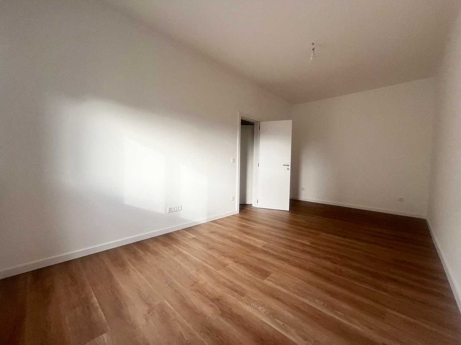 Arrenda-se Apartamento T2 Remodelado - P. NOVO (Centro)