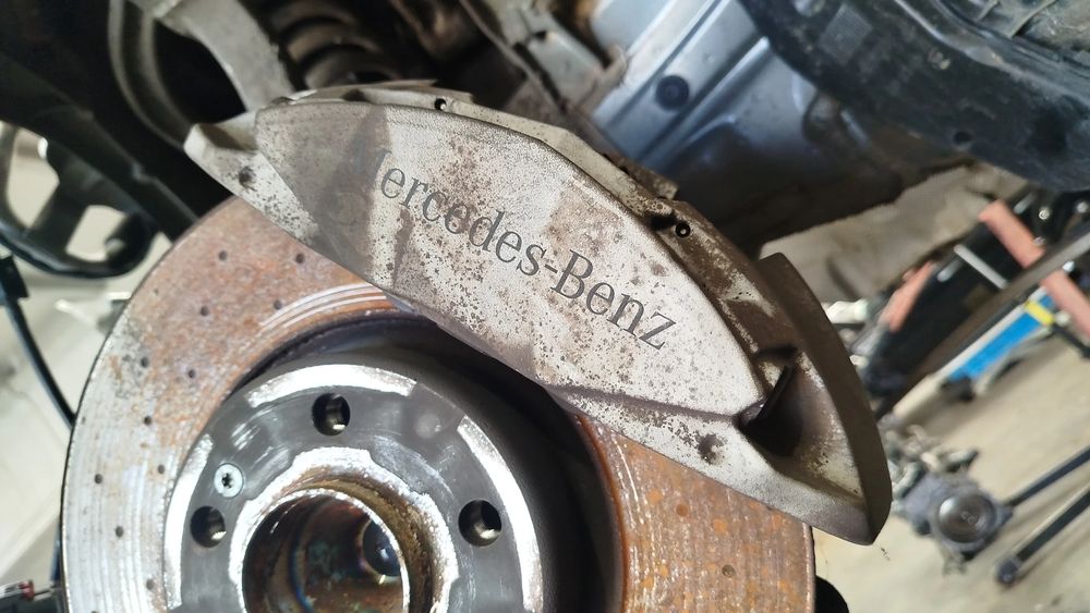 Pinça travão / maxila de travão frente esquerda MERCEDES-BENZ Classe C