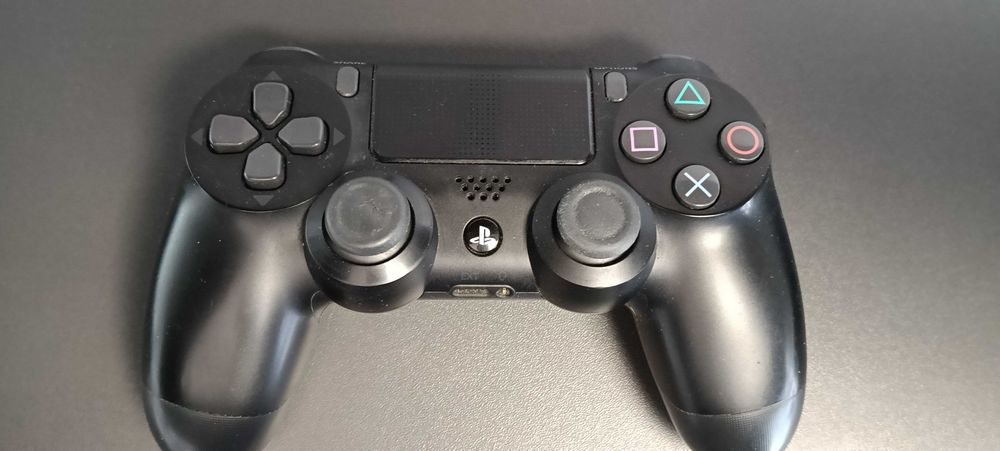 Konsola PS4 Slim 1TB + pad