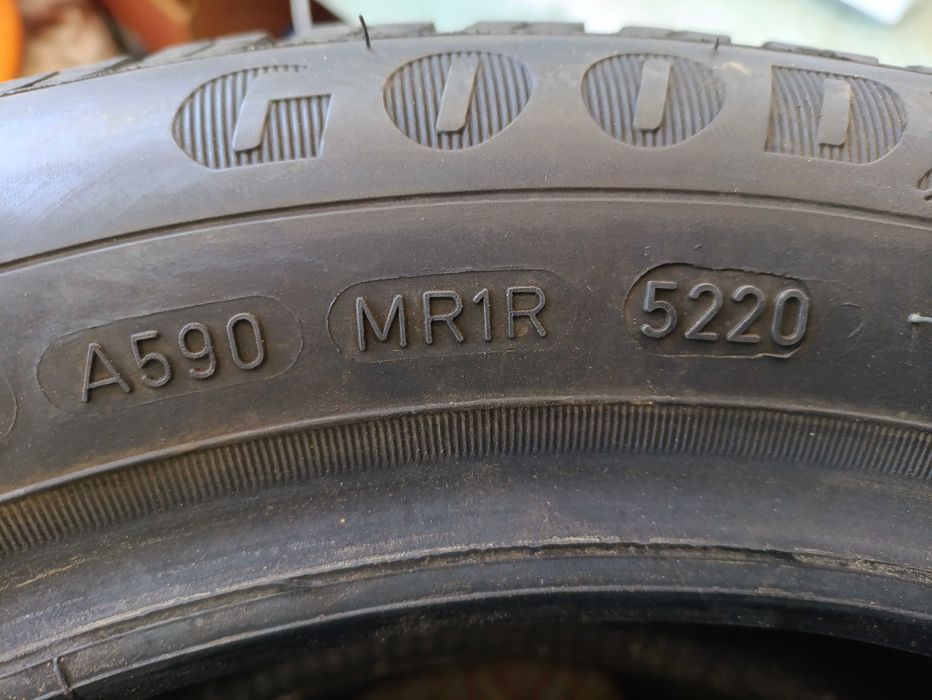 Зимові шини Goodyear UltraGrip Ice+ 185/60 R15 (Пара)