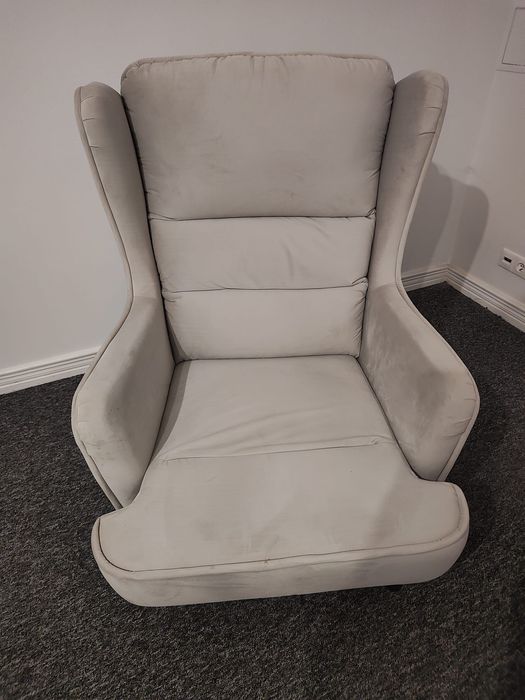 Fotel bezowy typu uszak, jak nowy