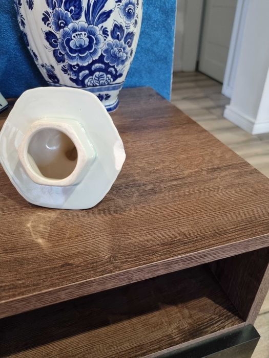 Porcelanowe wazy Delft ręcznie malowane