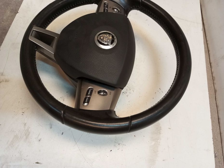 Volante com patilhas F1 Jaguar XF250