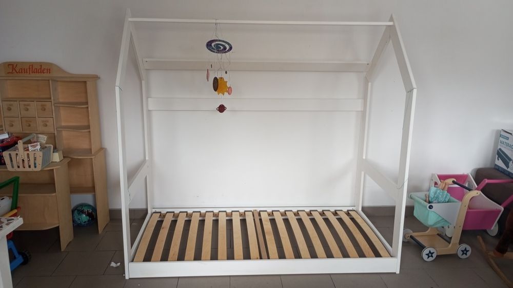 Łóżeczko domek z materacem