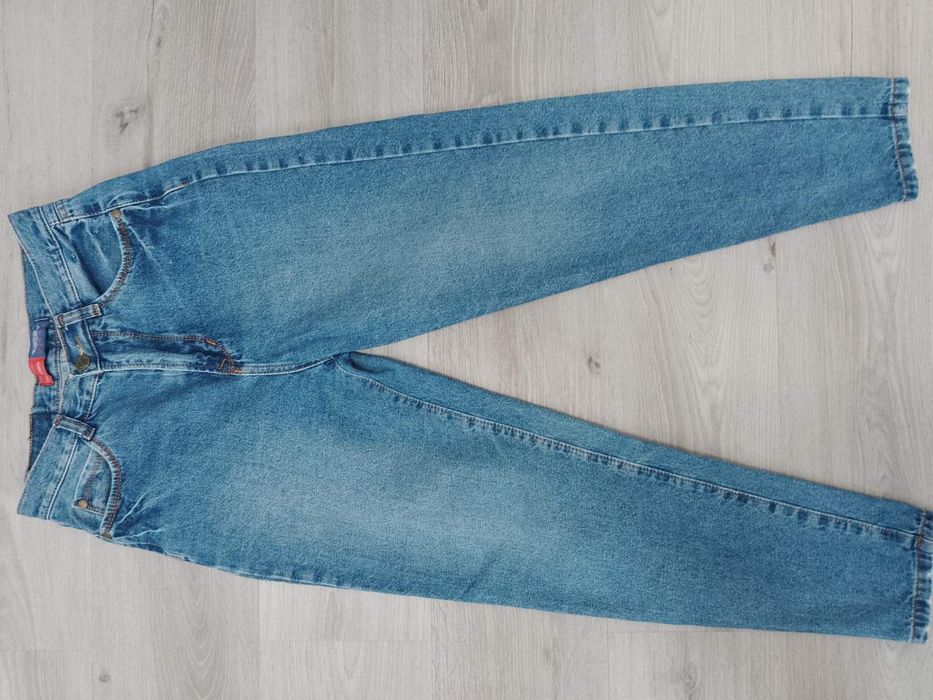 Джинсы мом .Глубокая посадка .100%коттон .Размер 44-46