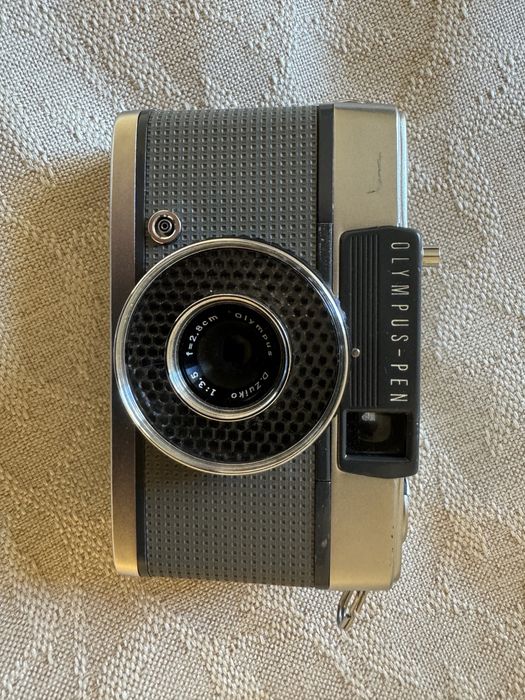 maquina fotográfica antiga Olympus Pen EE