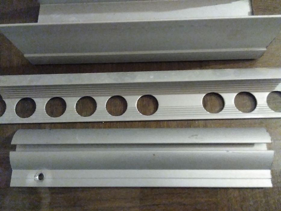 Остатки алюминиевого уголка и профиля