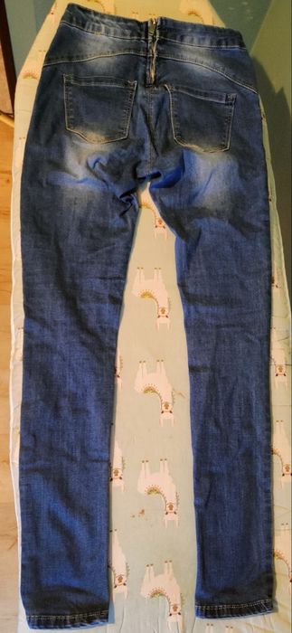 Nowe jeansy rozm 34