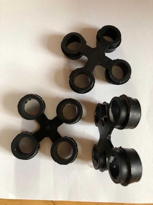 Gumowy element z otworami fi ok. 17 mm